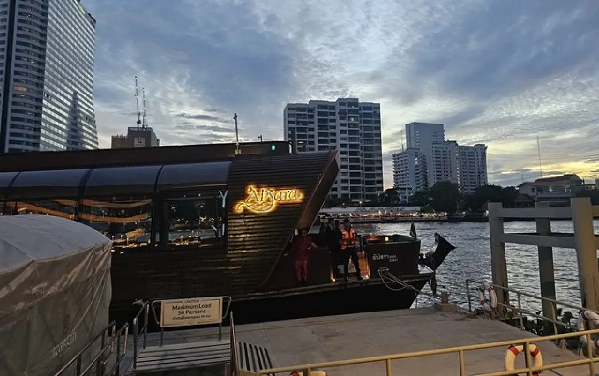 ‘เรืออัปสรา’ ชมสายน้ำเจ้าพระยา ชิม ‘อาหารไทยร่วมสมัย’