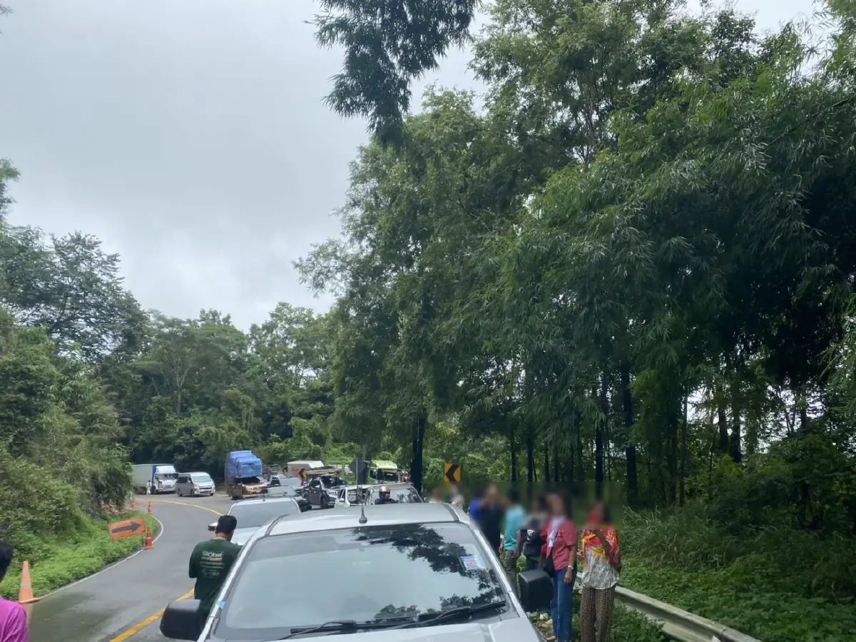 ด่วน รถติดมาก เพชรบูรณ์ ดินสไลด์ หินถล่มทับถนน ปิดตายทุกเส้นทาง