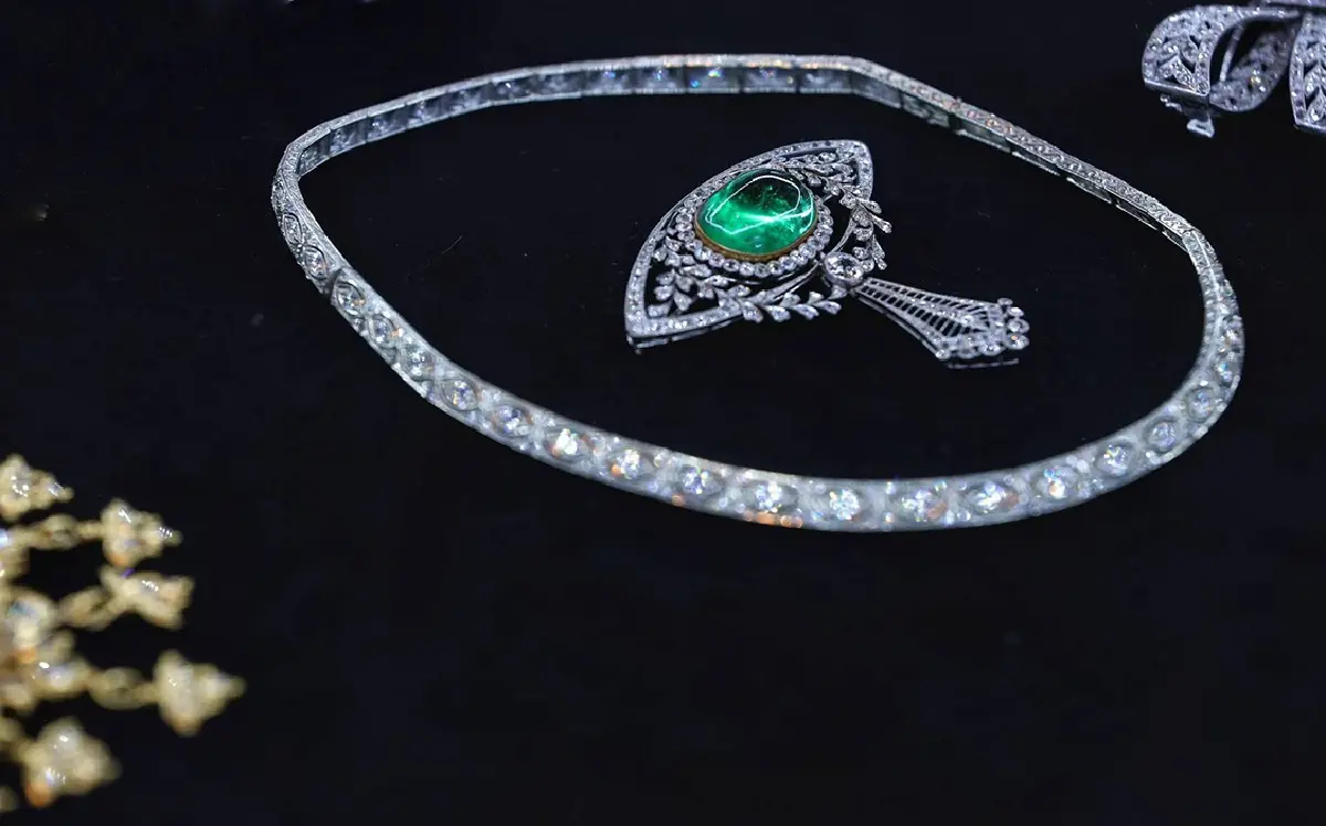 เปิดหนังสือ 'ราชินิกุลบุนนาค' รวมภาพถ่ายและศิลปวัตถุหาชมยาก