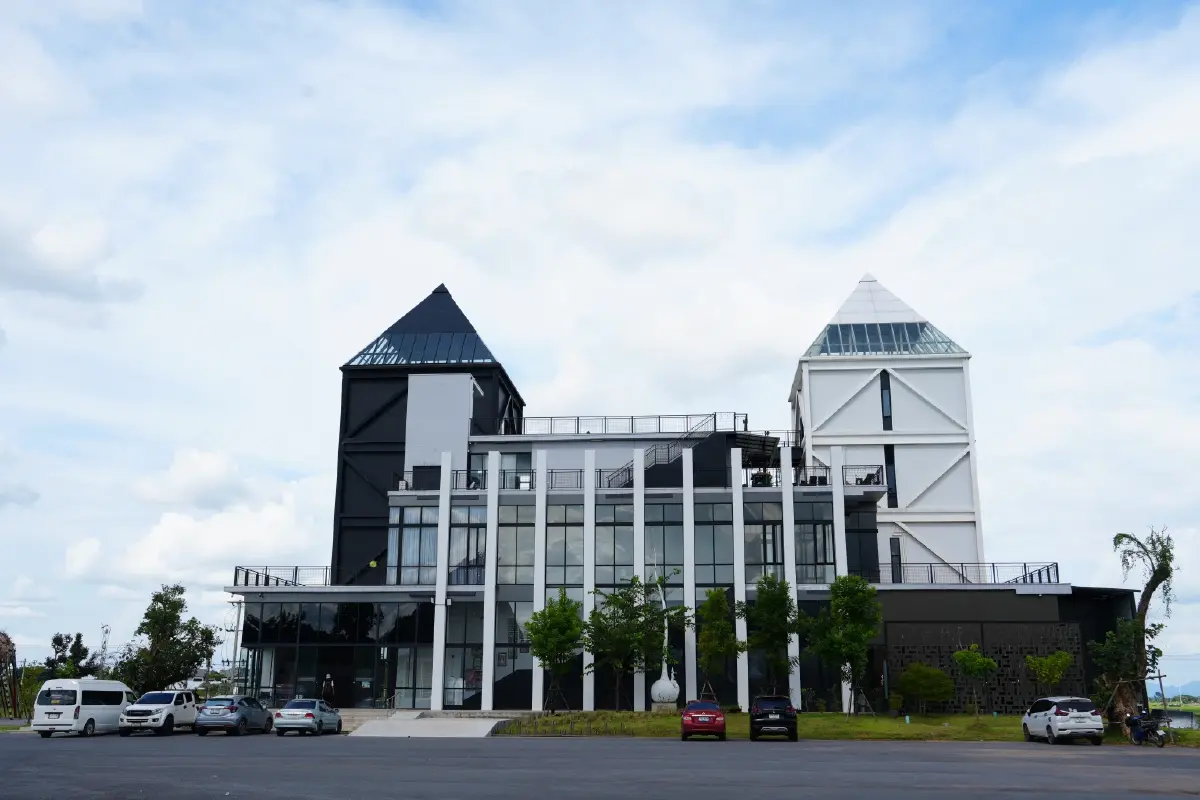 ไปกันคราฟต์! 'เที่ยวเชียงราย' ดินแดนศิลปะ ตามรอยศิลปินล้านนา