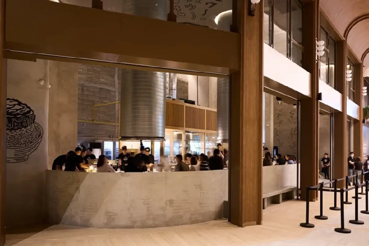 ‘แฮมเบิร์กเตาถ่าน’ นามว่า ‘ฮิคินิคุ โตะ โคเมะ’ บุก ‘เซ็นทรัลพาร์ค’