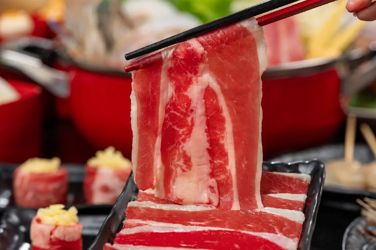 ‘เอ็มเค’ ทิ้งไพ่ ‘พรีเมียม บุฟเฟต์’ ราคา 499-899 บาท  พลิกเกมสู้ ‘เสียงในหัวลูกค้า' ฝ่าสารพัดแบรนด์!