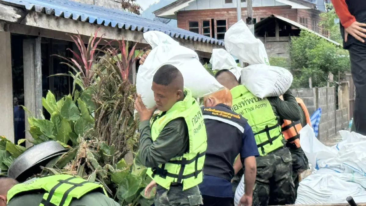 น้ำท่วมขอนแก่น ต.ห้วยม่วง อ่วม! ศบภ.มทบ.23 ส่งกำลังพลช่วยผู้ประสบอุทกภัย