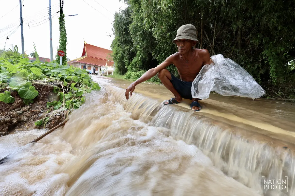 อยุธยาอ่วม น้ำเจ้าพระยาทะลักท่วม 5 อำเภอ เดือดร้อนกว่า 10,000 ครัวเรือน