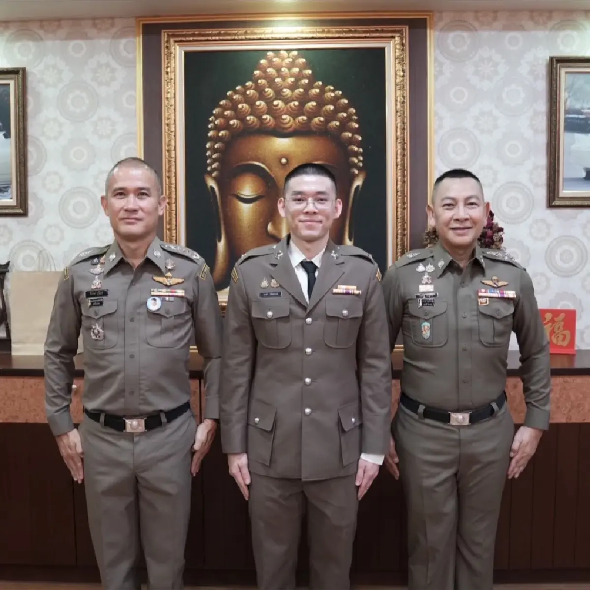 แห่ยินดี "วิว กุลวุฒิ" ประกาศข่าวดี ติดยศ "ร.ต.ต." อย่างเป็นทางการ