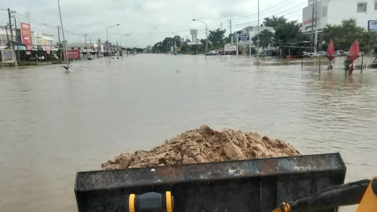 อ่างแตกแล้ว สังขะวิกฤติหนัก น้ำท่วมฉับพลัน หลังอ่างเก็บน้ำชำรุด