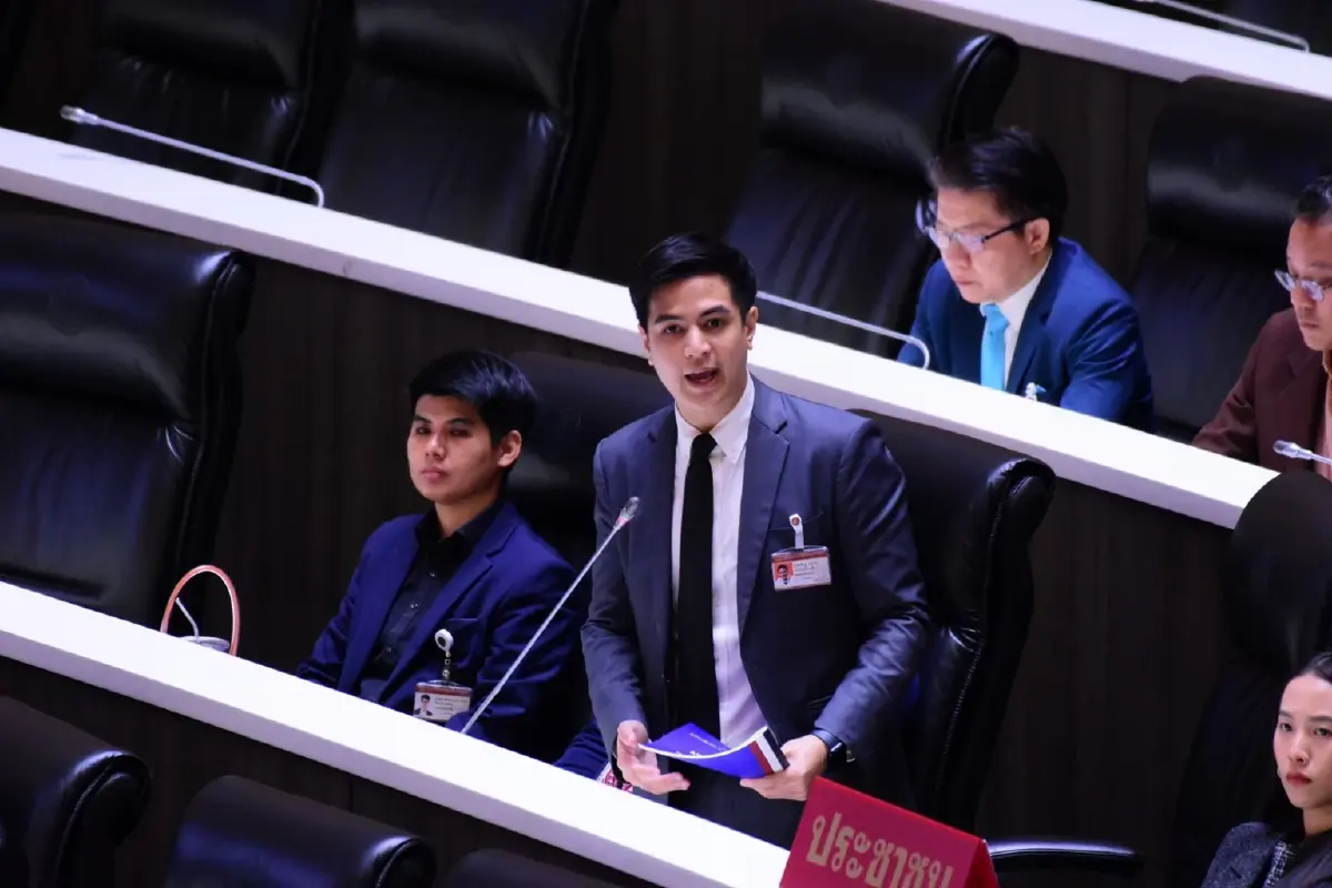 'ไอติม' สรุปอภิปราย ปชน.ขอนายกฯใช้ความสามารถโน้มน้าว สว.แก้ รธน.