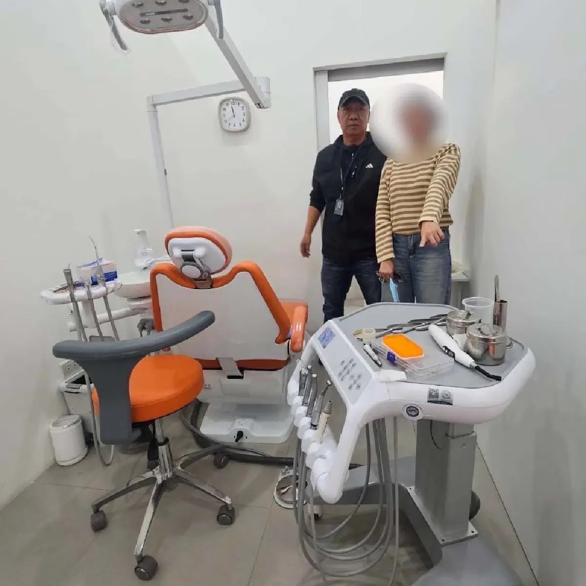 หมอฟันเถื่อน โดนบุกจับคาคลินิก ทันตแพทยสภา-ตำรวจ ปคบ.-สธ. ลุย