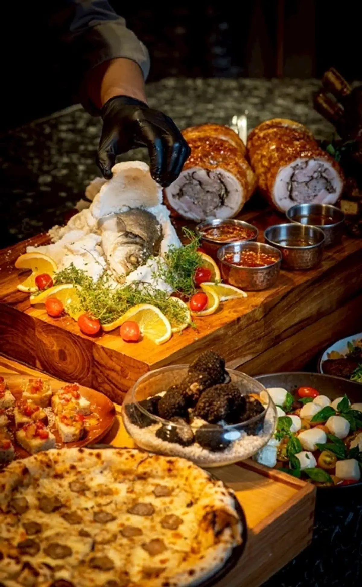 'บุฟเฟ่ต์อาหารอิตาเลียน' ที่ ห้องอาหาร ลา ทาโวลา (La Tavola)