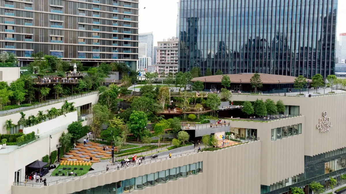 คลื่นลูกค้าทะลัก 'เซ็นทรัล พาร์ค' วันแรก 70,000 คน สายคอนเทนต์แห่เช็กอิน Roof Park