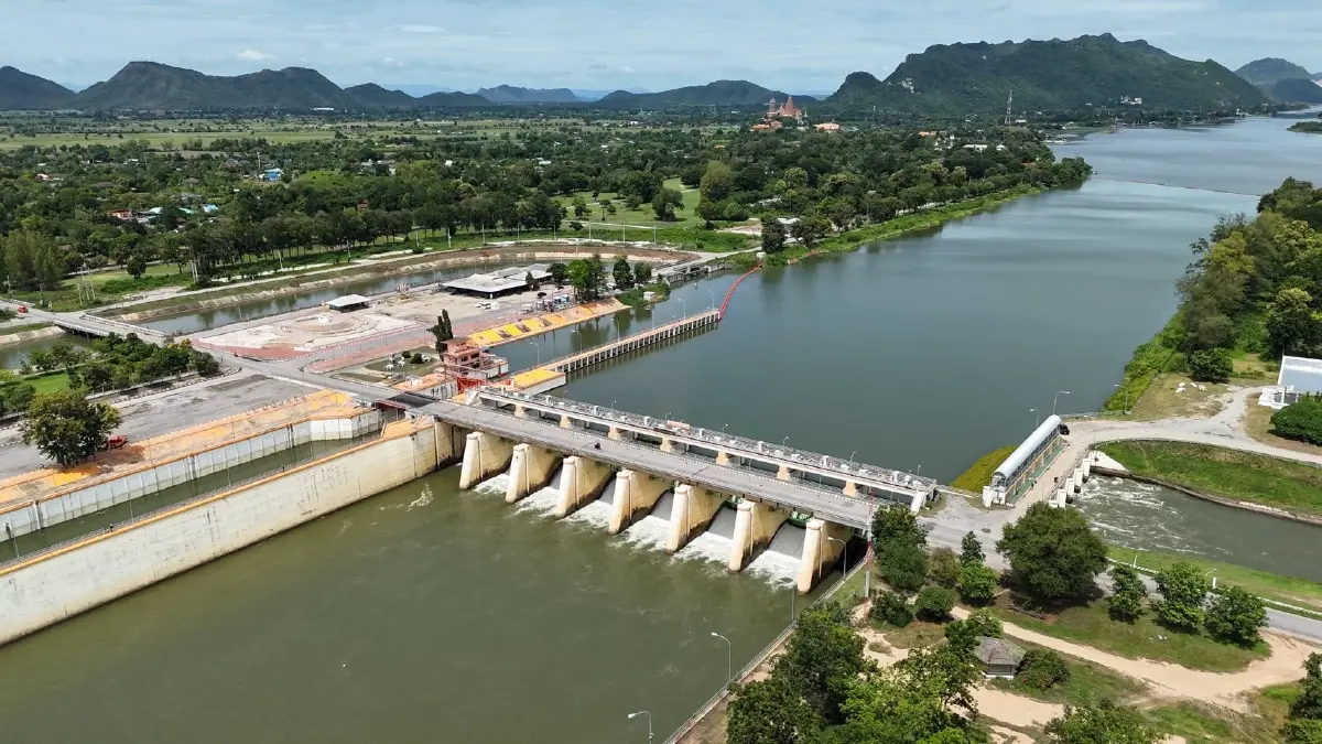 กรมชลฯ จัดสื่อมวลชนสัญจรเขื่อนแม่กลอง อัปเดตแผนจัดการน้ำ-ภัยแล้งปี 2569