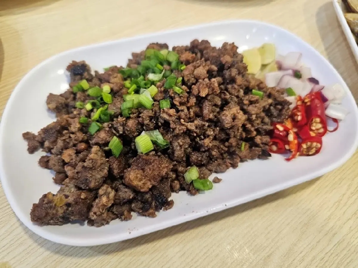 ข้าวต้มเตาถ่าน (ซัวเถา) ‘กับข้าว 60 บาท’ สะอาด อร่อยคุ้มค่า