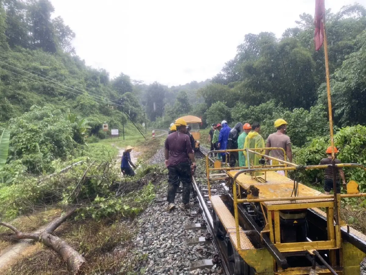 รฟท. สั่งเฝ้าระวัง 24 ชม. รับมือ 'พายุหนองฟ้า' คุมเข้มความปลอดภัย