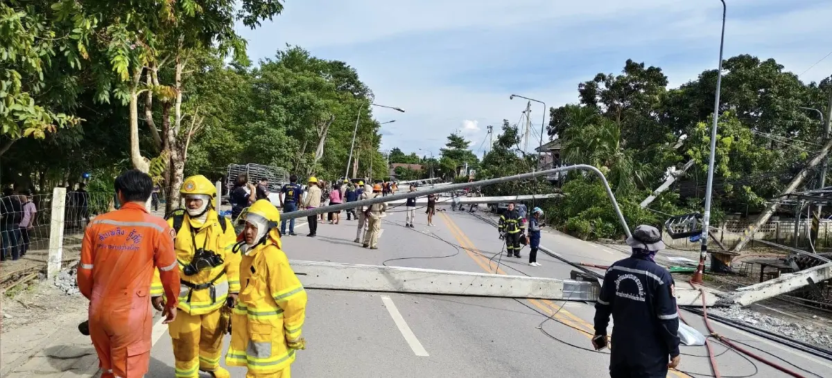 กระทบหนัก ไฟดับเชียงใหม่ เกิดอุบัติเหตุ รถชนเสาไฟฟ้า หน้าตลาดหนองฮ่อ