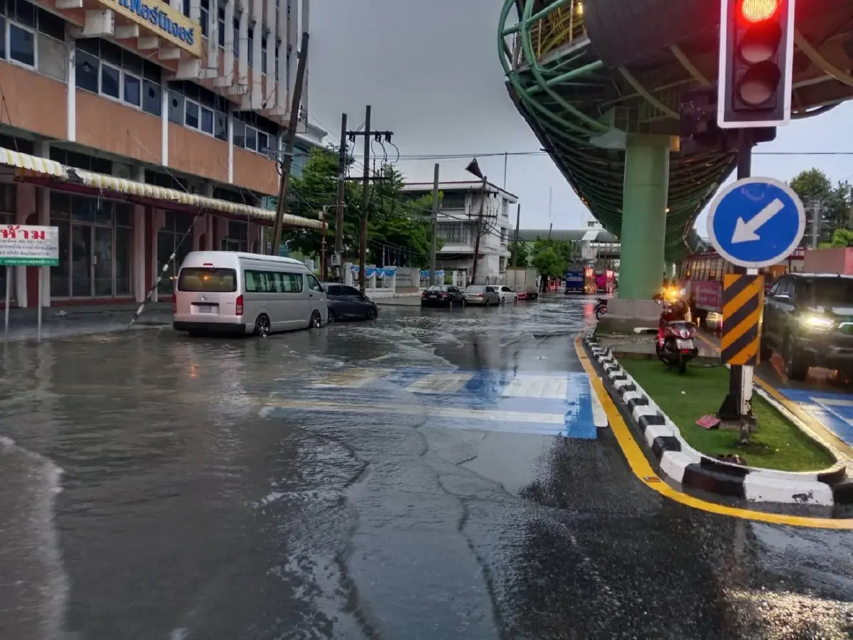 โรงเรียนหยุด 13 แห่ง พื้นที่สมุทรปราการ น้ำท่วมหนัก-น้ำทะเลหนุน