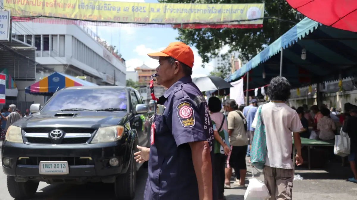 เลี่ยงเส้นทาง รถติด มูลนิธิป่อเต็กตึ๊ง จัดงานใหญ่ ประเพณีทิ้งกระจาด 2568