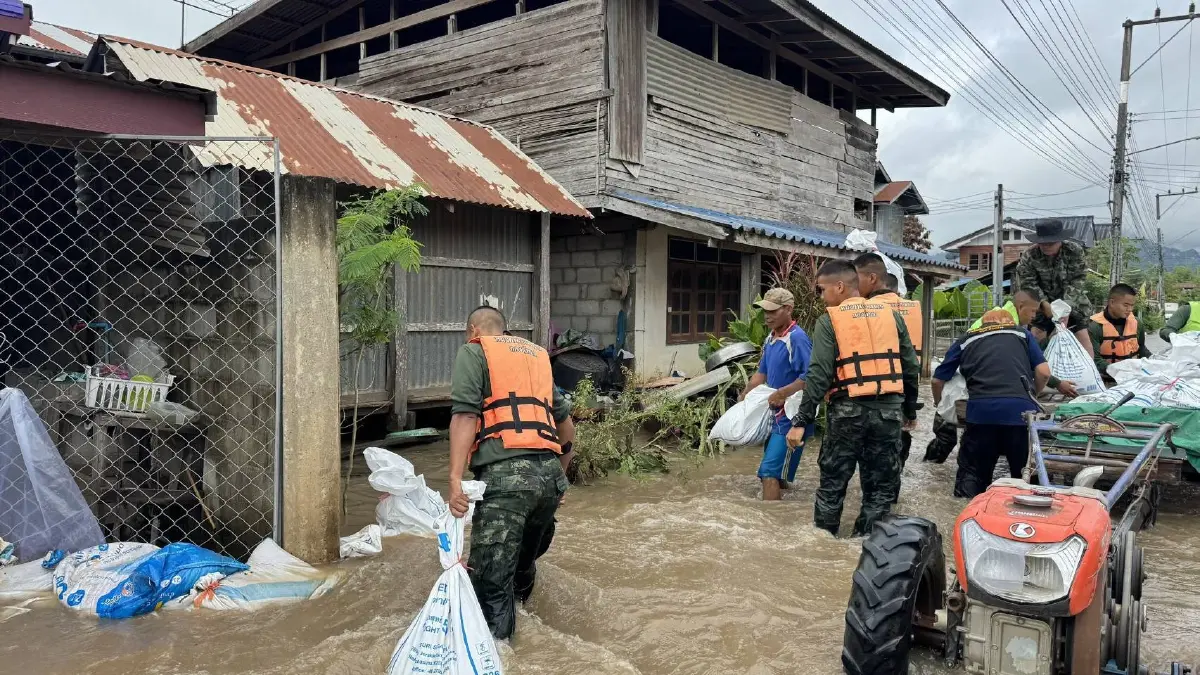 น้ำท่วมขอนแก่น ต.ห้วยม่วง อ่วม! ศบภ.มทบ.23 ส่งกำลังพลช่วยผู้ประสบอุทกภัย
