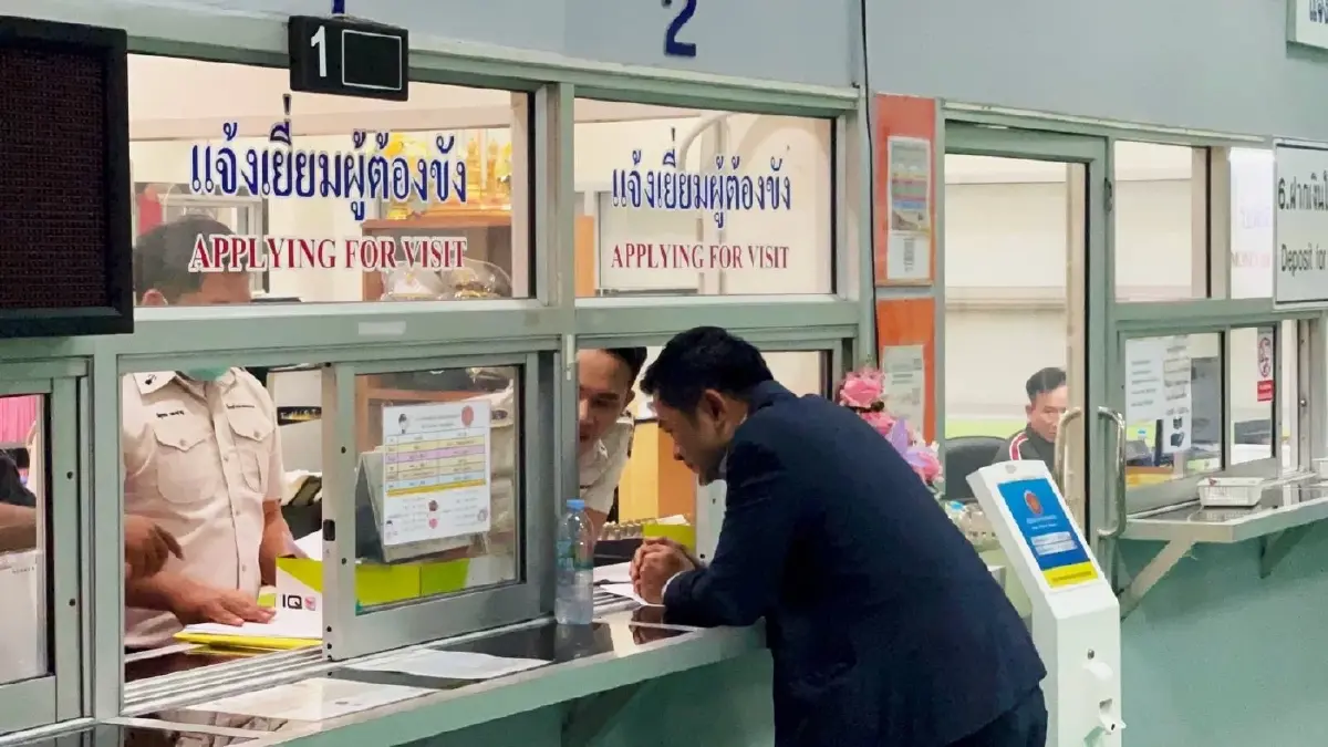 'คุณหญิงอ้อ-อิ๊งค์-เอม' เยี่ยม 'ทักษิณ' ถูกตัดผม-ทำใจได้แล้ว