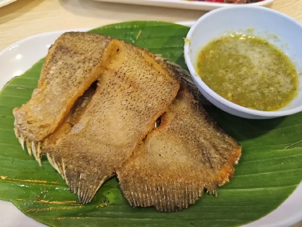 ข้าวต้มเตาถ่าน (ซัวเถา) ‘กับข้าว 60 บาท’ สะอาด อร่อยคุ้มค่า