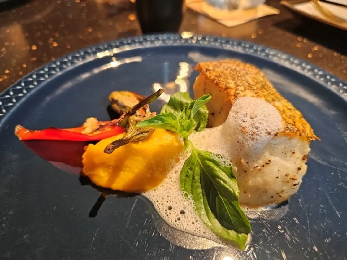 ‘เรืออัปสรา’ ชมสายน้ำเจ้าพระยา ชิม ‘อาหารไทยร่วมสมัย’