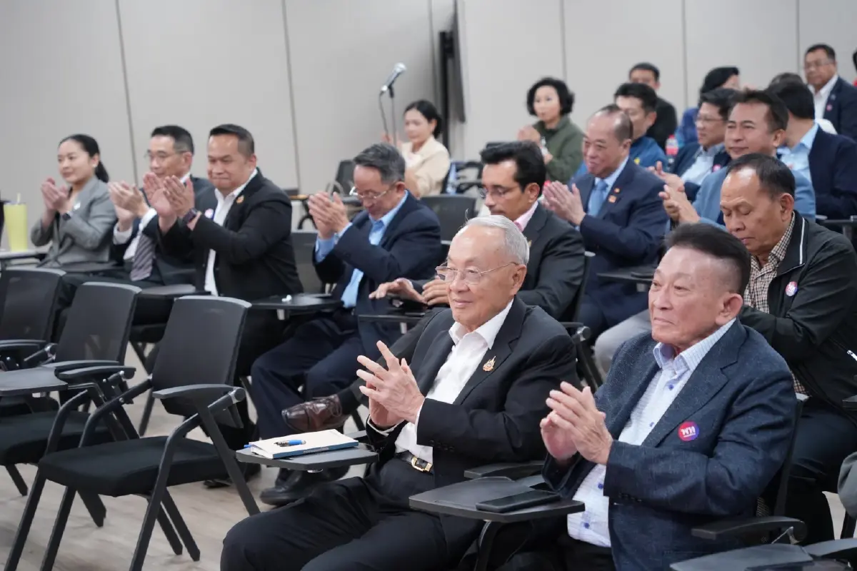 'ทักษิณ-แพทองธาร'ให้กำลังใจสส. - ยันหนุน 'ชัยเกษม' นั่งนายกฯ