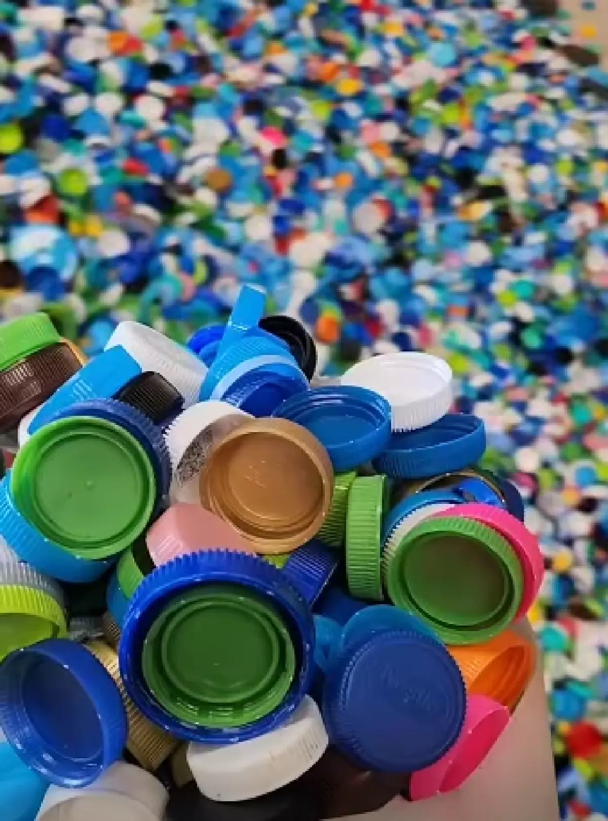 รับบริจาคฝาขวดพลาสติก สร้างโต๊ะ - เก้าอี้นักเรียน มอบให้โรงเรียน