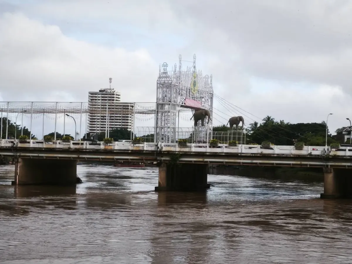 รฟท. สั่งเฝ้าระวัง 24 ชม. รับมือ 'พายุหนองฟ้า' คุมเข้มความปลอดภัย