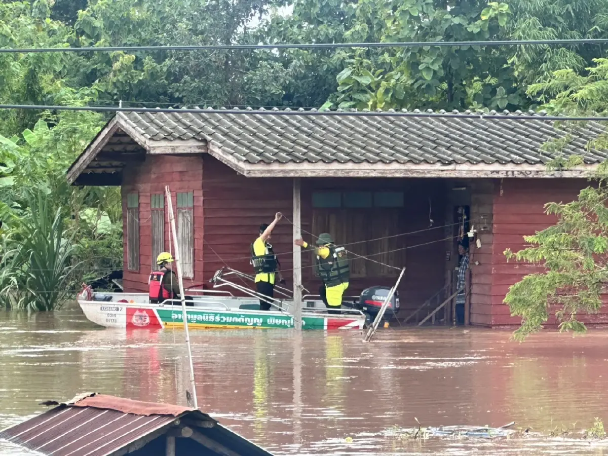 'พายุบัวลอย' ทำ 'อุตรดิตถ์' เสียหายหนัก พื้นที่เกษตรพัง 5,800 ไร่