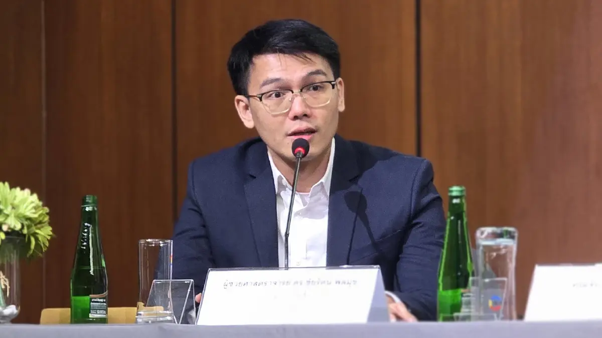 'ศิวกานท์ ปทุมสูติ' คว้าซีไรต์ปี 68 จากบทกวี 'อีกฟากด้านกระดานหก'