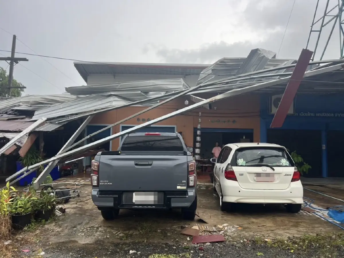 พายุถล่มท่าชนะ กระเบื้องปลิว บ้านพัง โรงเรียนเสียหาย เร่งช่วย
