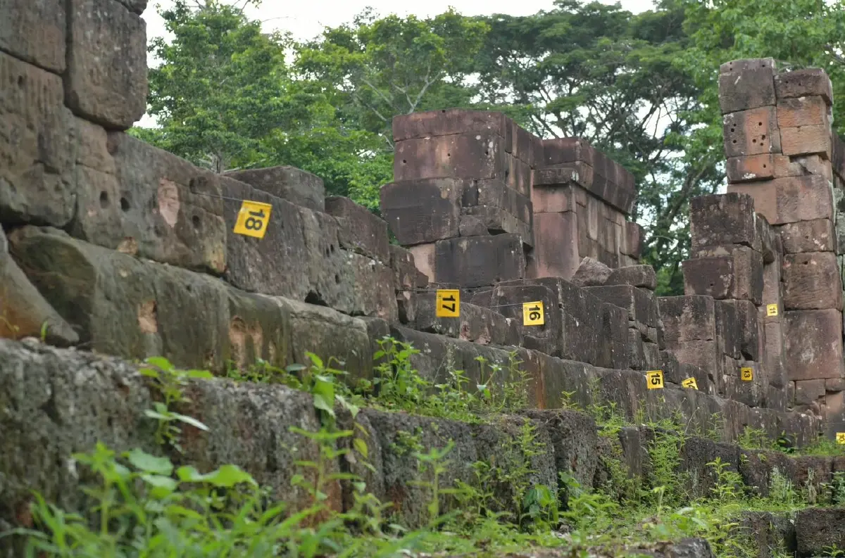 ทบ. เปิดภาพความเสียหาย ปราสาทตาเมือนธม เหตุสู้รบชายแดนไทย-กัมพูชา