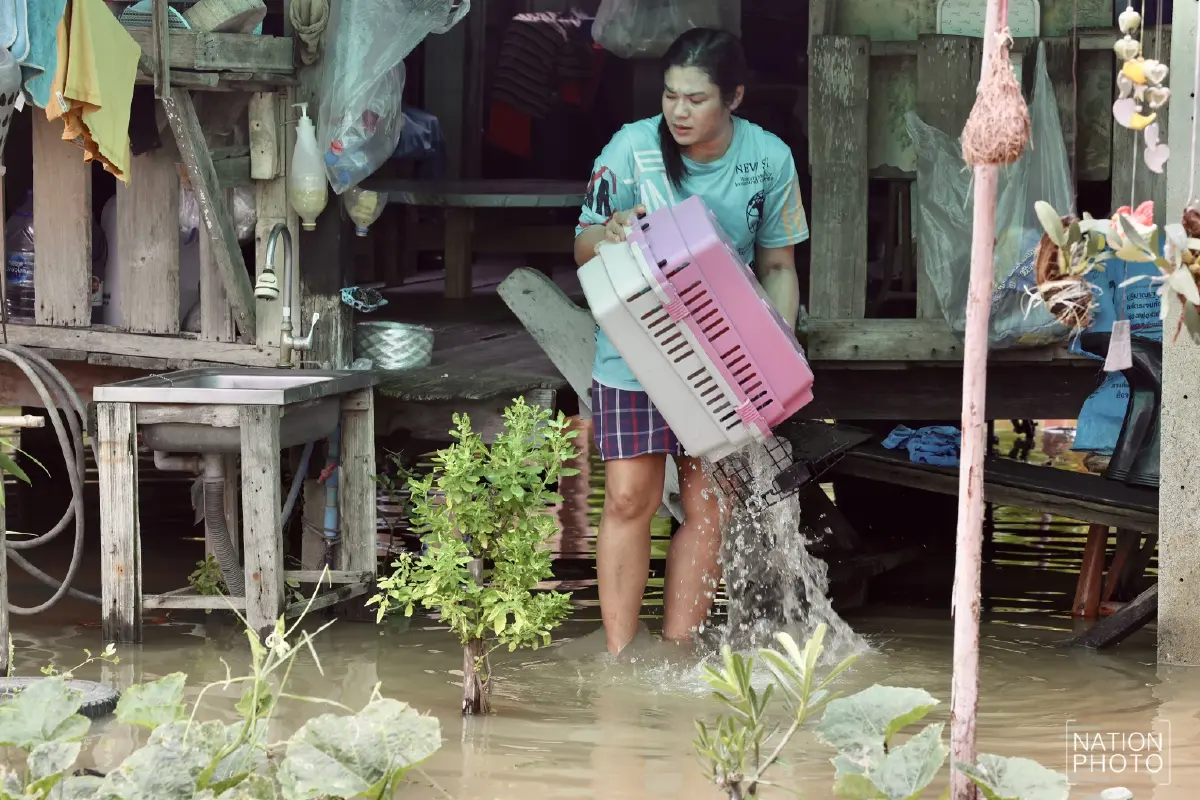 อยุธยาอ่วม น้ำเจ้าพระยาทะลักท่วม 5 อำเภอ เดือดร้อนกว่า 10,000 ครัวเรือน