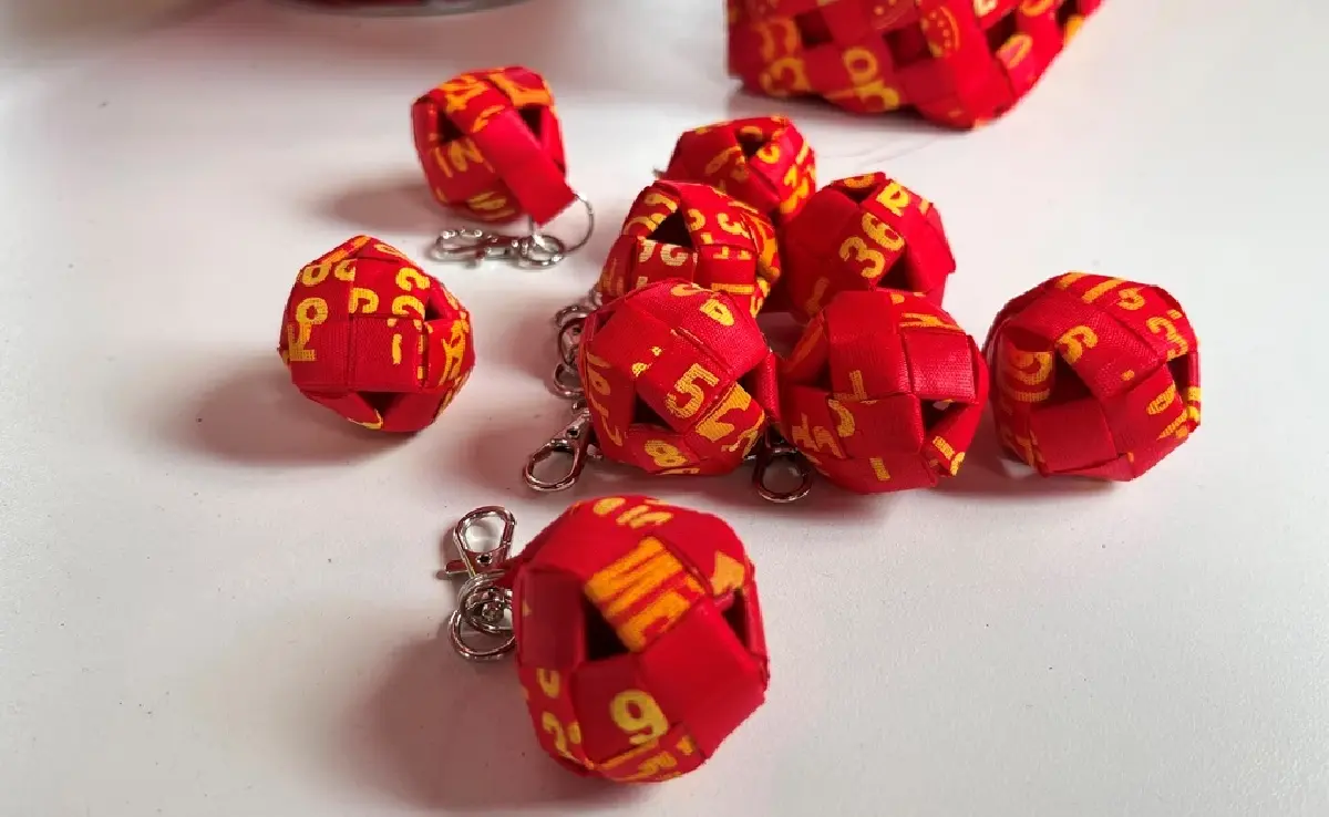 กระเป๋าหางประทัดไอ้ไข่วัดเจดีย์ สินค้าทุนวัฒนธรรมใน PTDW 2025