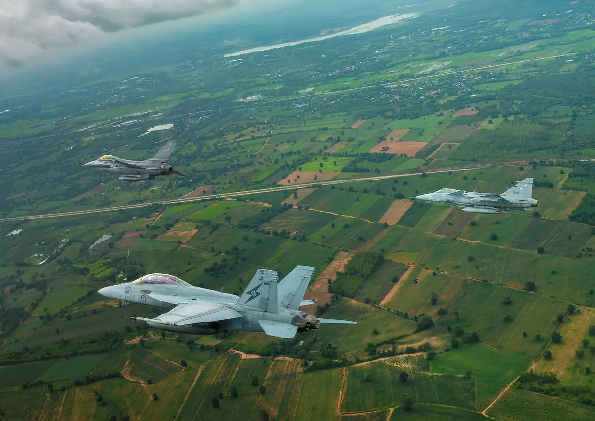 อลังการ'ฝึกผสมไทยบูมเมอแรง' F/A-18F Super Hornet บินประกบกริพเพน