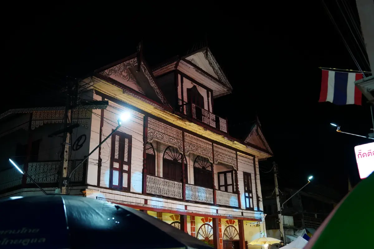 ลำปางสว่างมาก! 'Vijit@ลำปาง' เที่ยวงานไฟในเมืองรถม้า