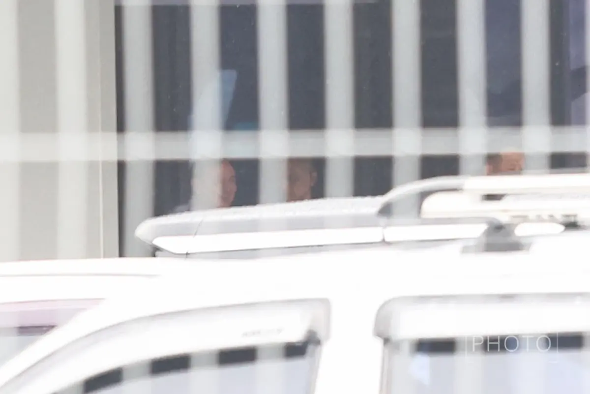 'ทักษิณ' กลับถึงไทยตามนัด ลุ้นไปศาล ฟังคำสั่งบังคับคดี ชั้น 14 พรุ่งนี้