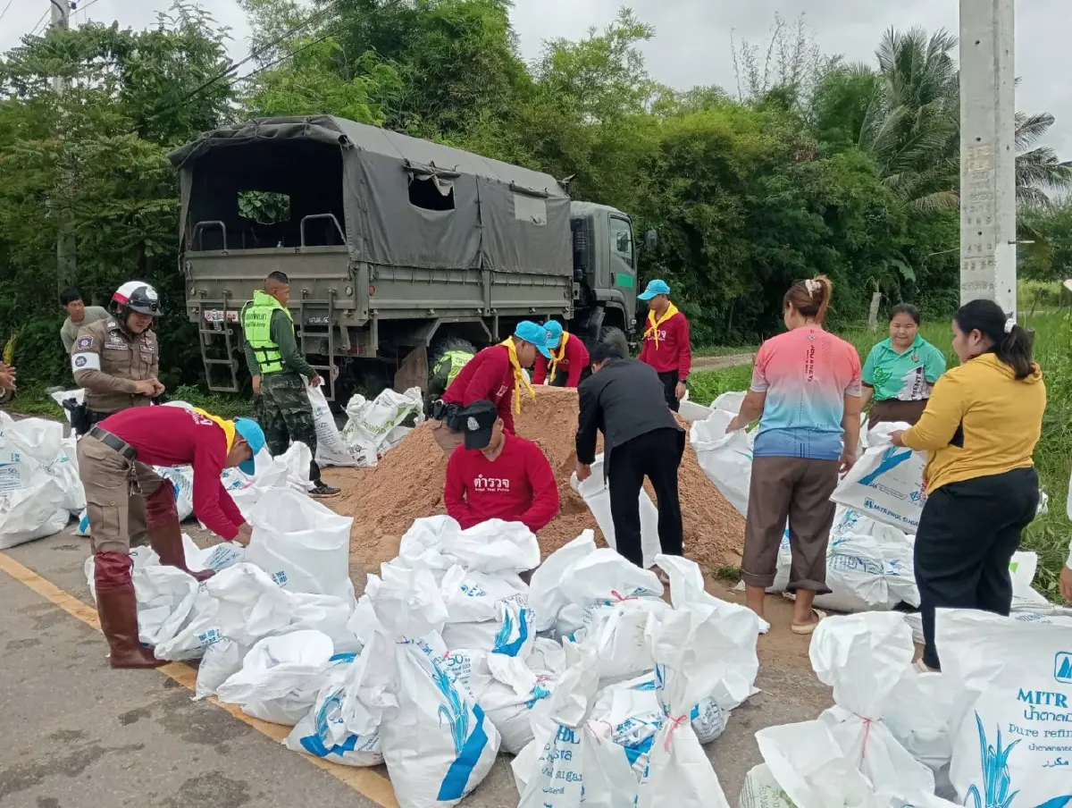 น้ำท่วมขอนแก่น ต.ห้วยม่วง อ่วม! ศบภ.มทบ.23 ส่งกำลังพลช่วยผู้ประสบอุทกภัย