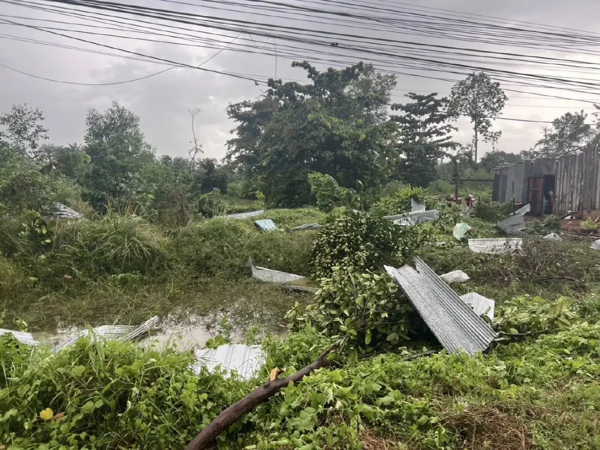 พายุถล่มท่าชนะ กระเบื้องปลิว บ้านพัง โรงเรียนเสียหาย เร่งช่วย