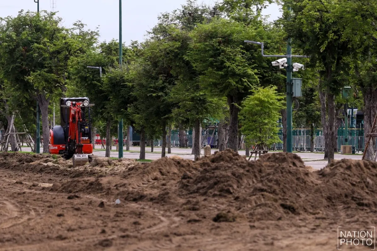 ‘กทม.’ แจง ปรับปรุงสนามหลวงตามแผน ปรับภูมิทัศน์ เพิ่มไฟส่องสว่าง