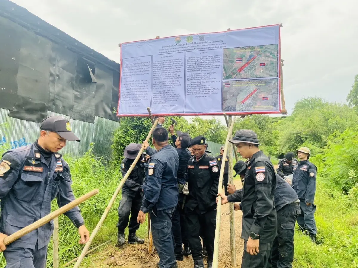 ด่วน ชาวกัมพูชา เข้ากดดันทหารไทย ประท้วงป้ายแจ้งให้ย้ายออกจากบ้านหนองจาน