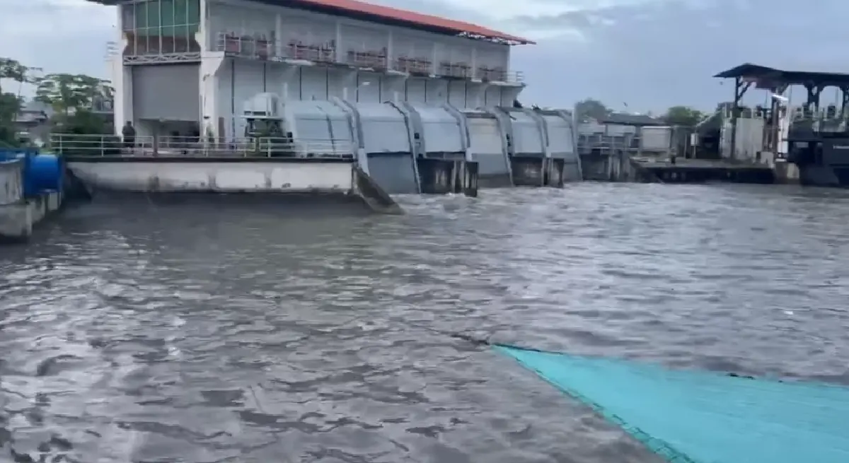 สัญญาณธงเหลือง เตือนภัยคนปทุมธานี น้ำคลองรังสิตทะลัก 1.44 เมตร