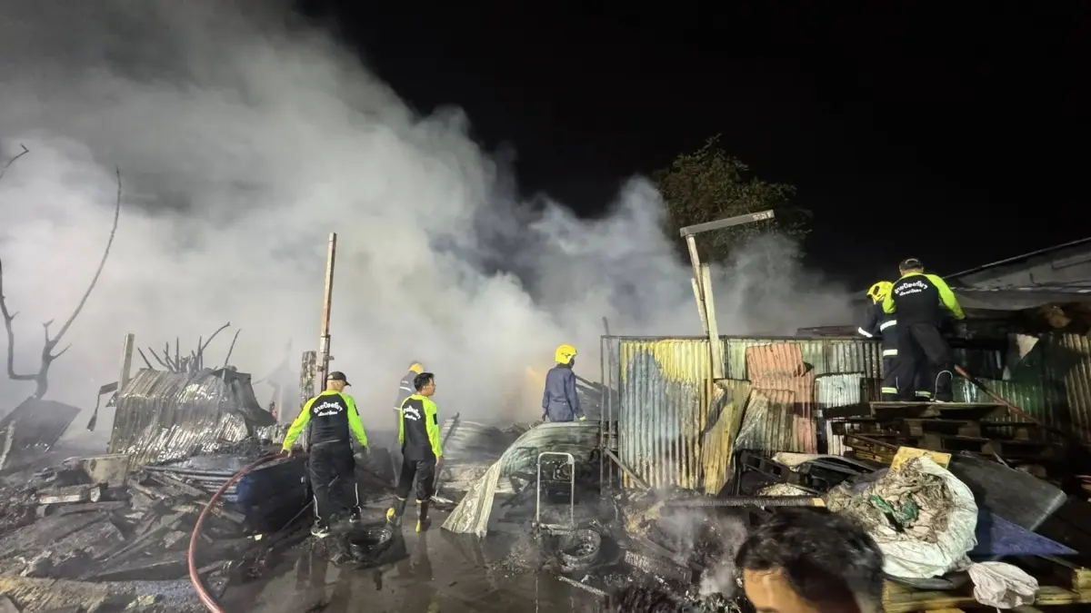 เกิดเหตุไฟไหม้โกดังรีไซเคิล ซอยเอราวัณ 22 ยังไม่ทราบสาเหตุ