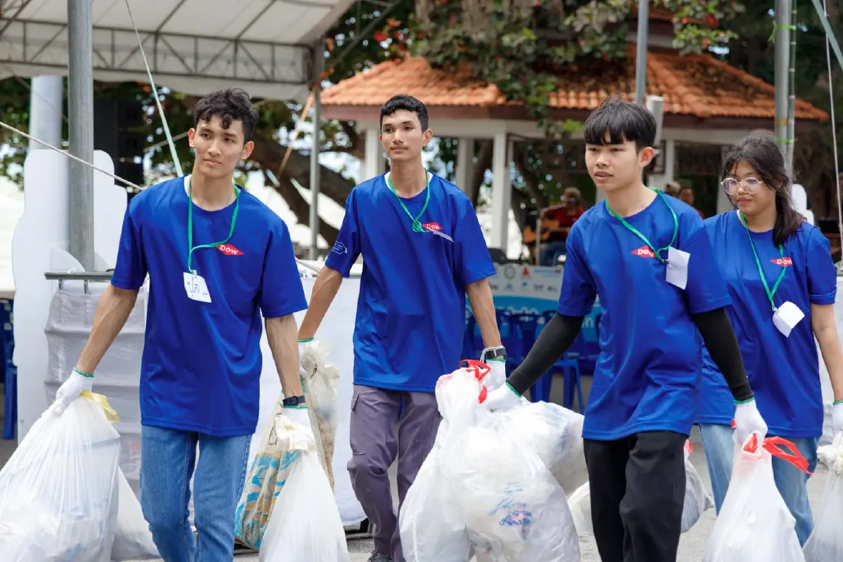 Dow รวมพลังชุมชน 'เก็บ...เซฟ...โลก' กู้วิกฤติขยะทะเลกว่า 4 ตัน
