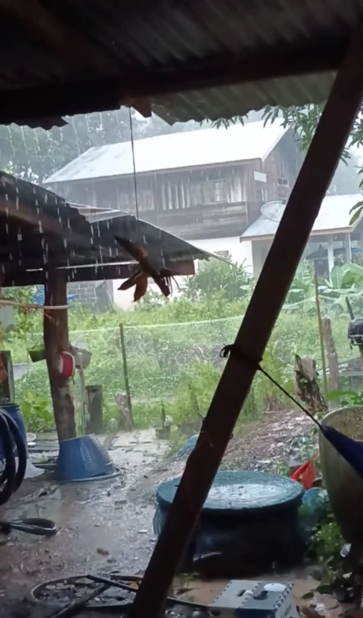 \'พายุบัวลอย\' จ่อลงทะเลจีนใต้ อากาศแปรปรวน อีสาน อุบล เจอฝนตกหนัก