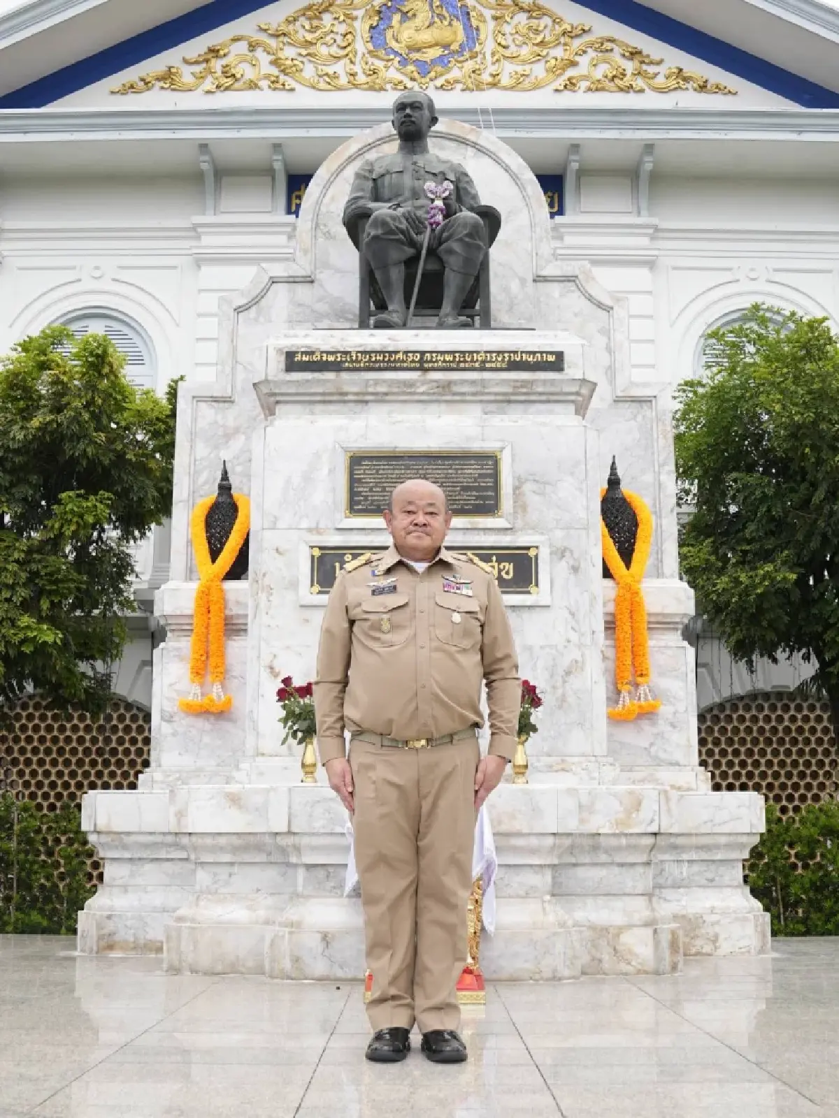 'ไชยวัฒน์-นิรัตน์' อธิบดีกรมการปกครอง เก่า-ใหม่ สวมกอด ย้ำครอบครัวเดียวกัน