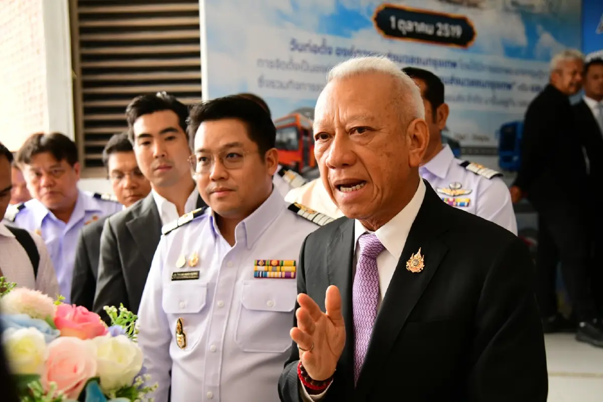 'พิพัฒน์' เร่ง ขสมก.หารถเมล์อีวี 1,520 คัน กำหนดราคา 8 บาทตลอดสาย