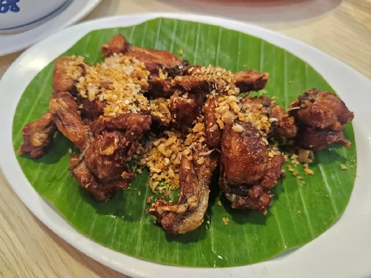 ข้าวต้มเตาถ่าน (ซัวเถา) ‘กับข้าว 60 บาท’ สะอาด อร่อยคุ้มค่า