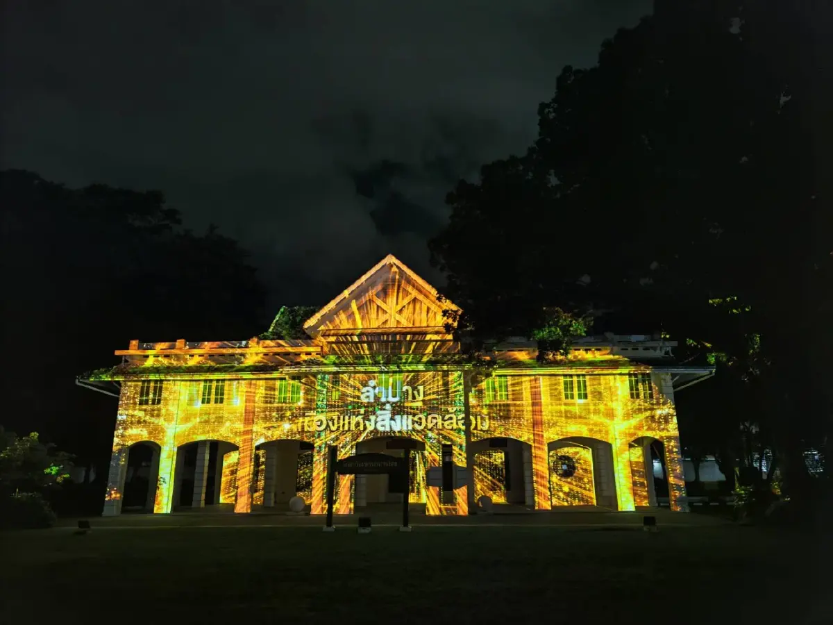 ลำปางสว่างมาก! 'Vijit@ลำปาง' เที่ยวงานไฟในเมืองรถม้า