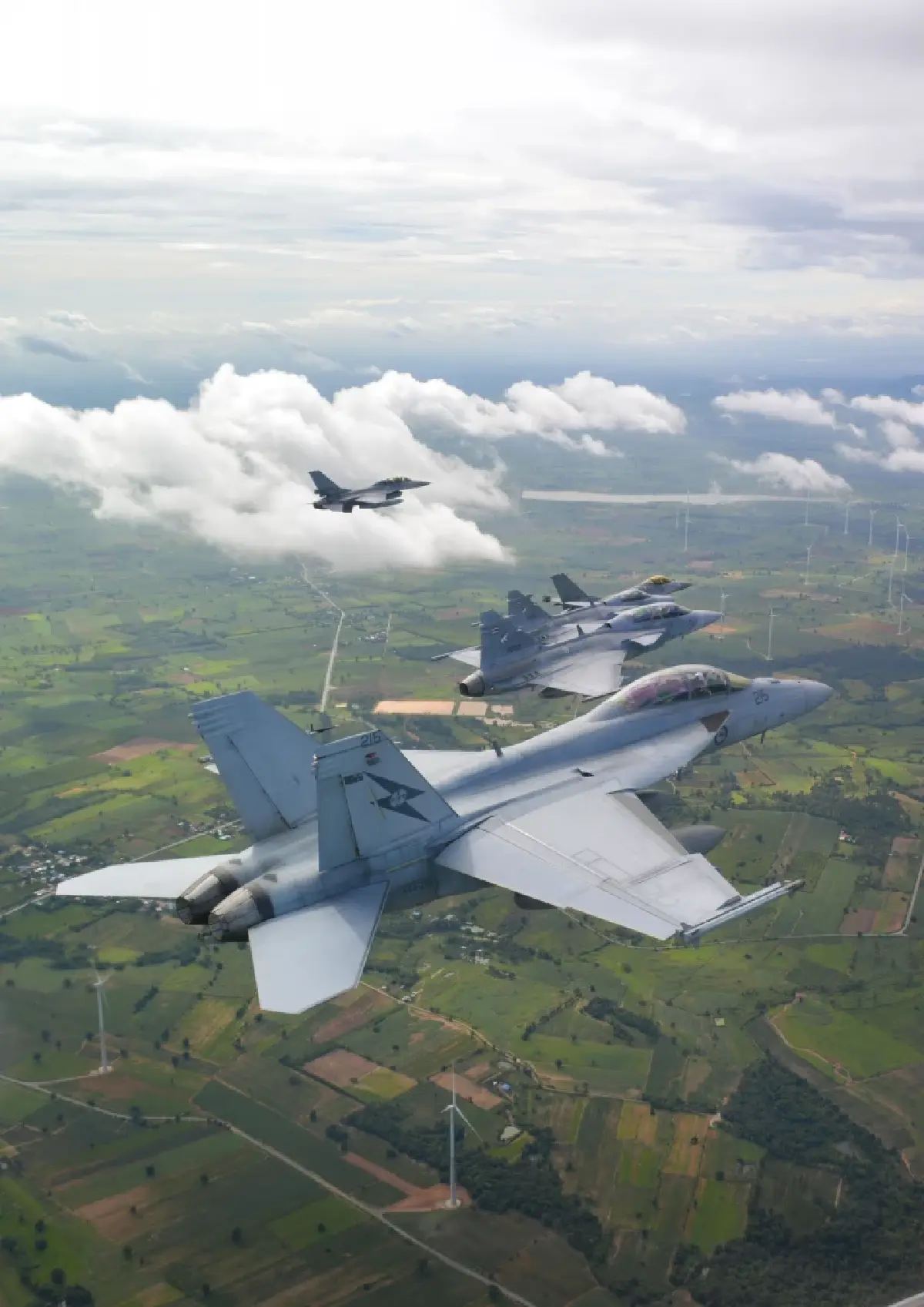 อลังการ'ฝึกผสมไทยบูมเมอแรง' F/A-18F Super Hornet บินประกบกริพเพน