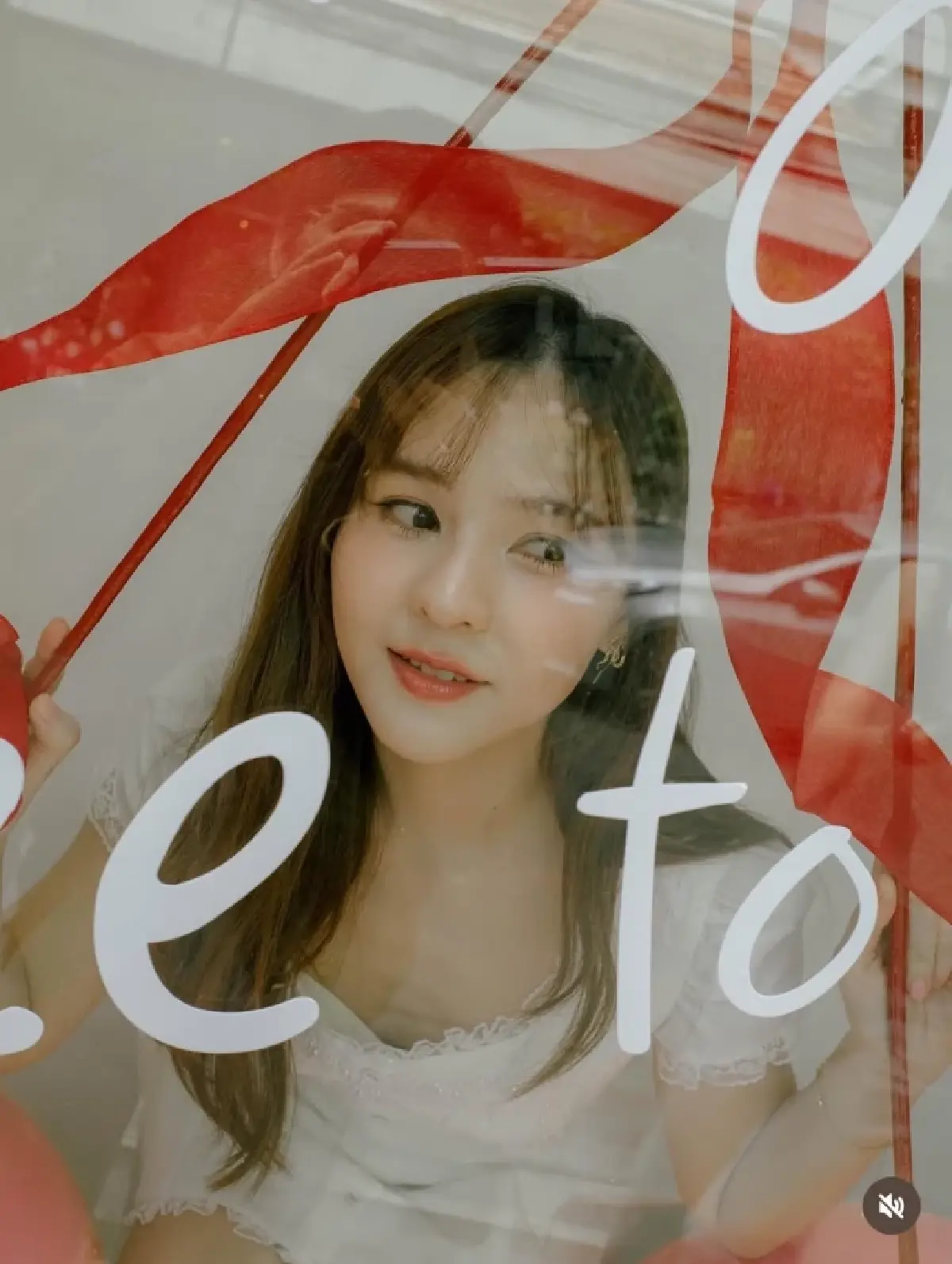 "ออม สุชาร์" แจงแล้วหลังถูกโยงข่าว ดาราดังฮุบกิจการ ขออย่าด่วนตัดสิน